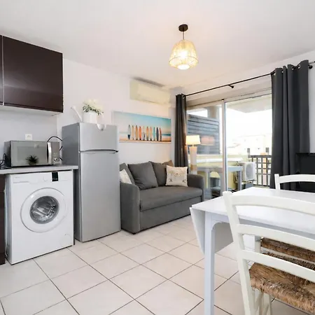 Manoly, Piscine, Tennis, Climatisation Apartman *